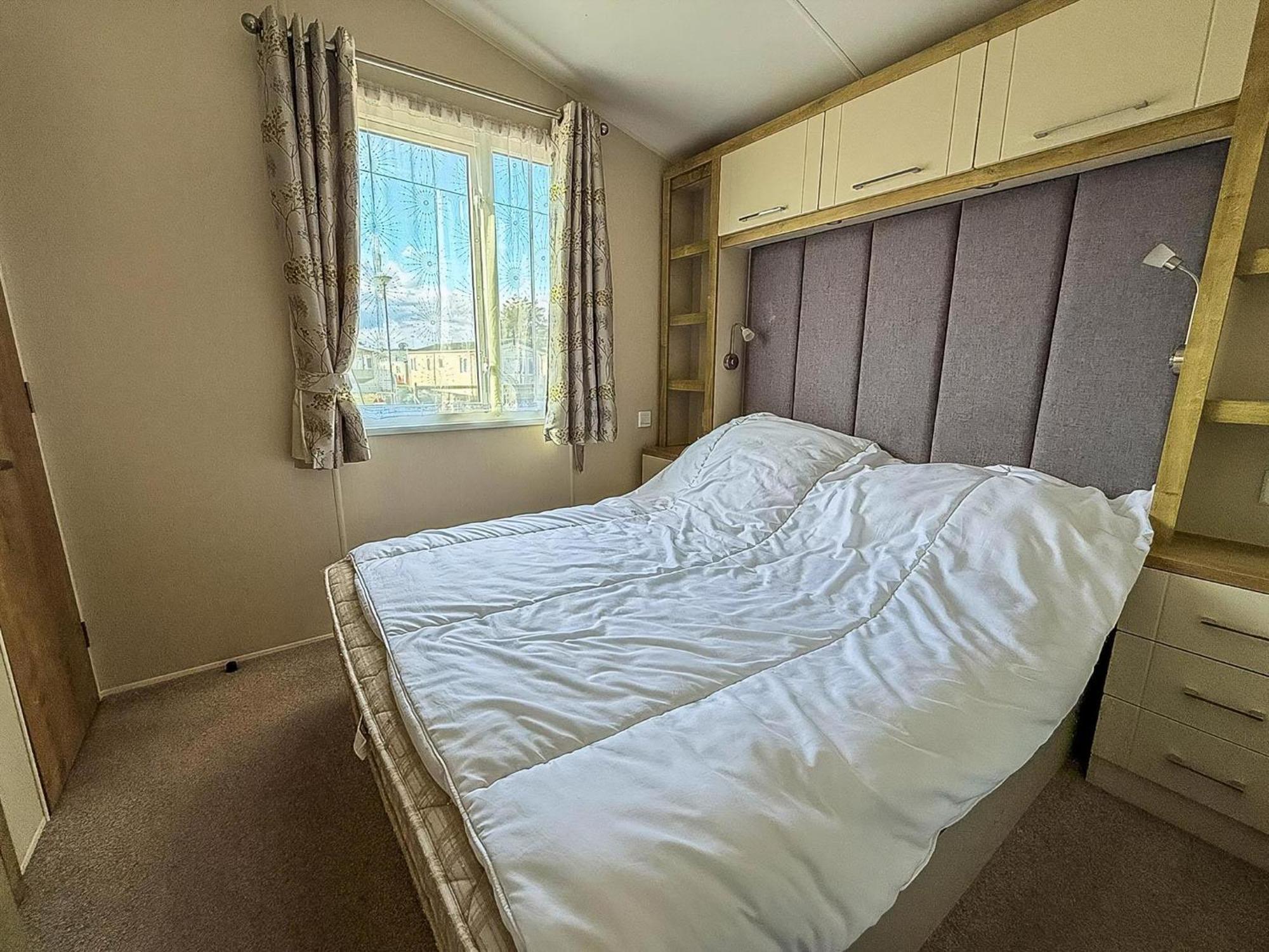 Lovely 6 Berth Caravan At Suffolk Sands Holiday Park Ref 45010Mv Филикстоу Екстериор снимка