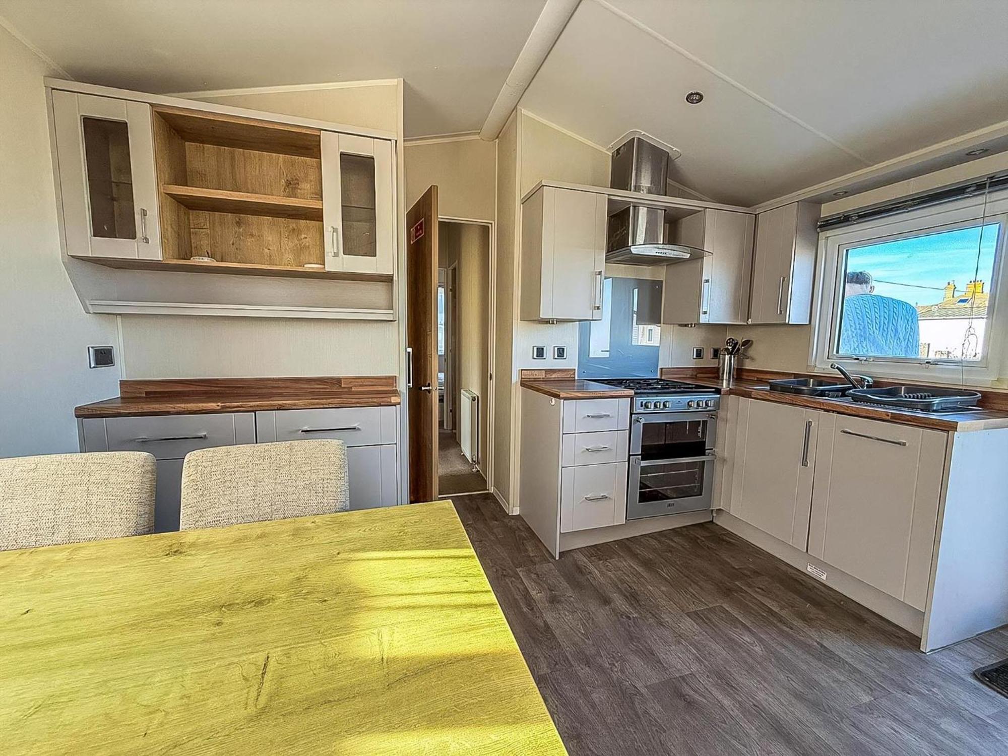Lovely 6 Berth Caravan At Suffolk Sands Holiday Park Ref 45010Mv Филикстоу Екстериор снимка