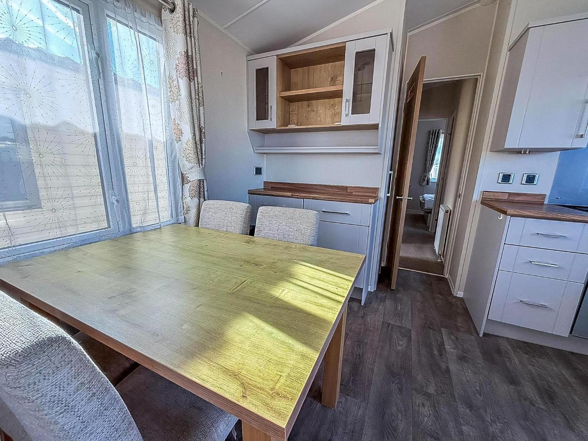 Lovely 6 Berth Caravan At Suffolk Sands Holiday Park Ref 45010Mv Филикстоу Екстериор снимка
